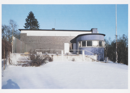 Arne Korsmo and Sverre Aasland, rear façade of Villa Dammann, Oslo (1932-33). Note the shadow of Norberg-Schulz photographing the building in the lower left hand corner.