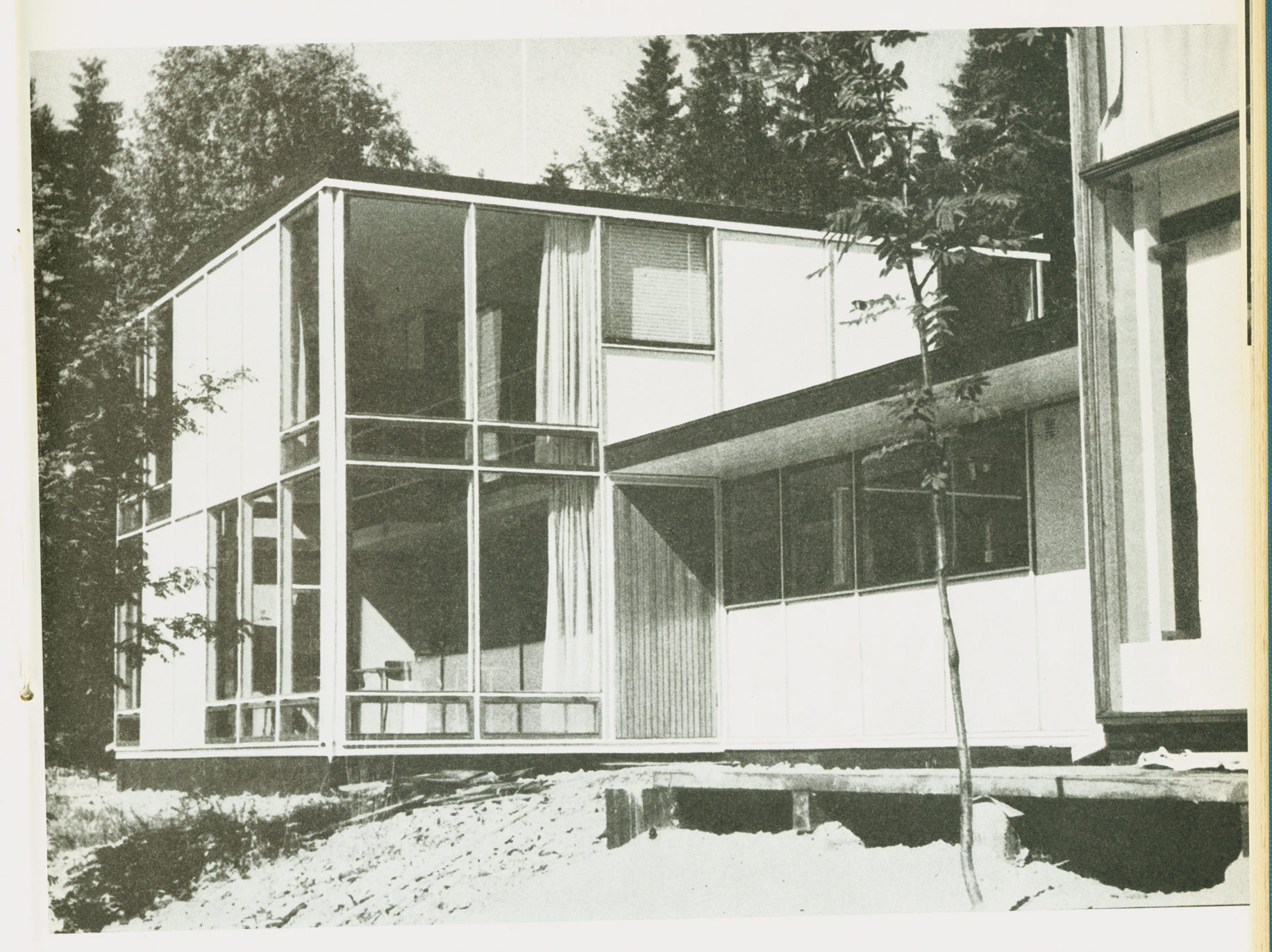 Norberg-Schulz’s 1955 photograph of the garden façade of his Planetveien house.
